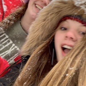 Meet your Posher, Flory